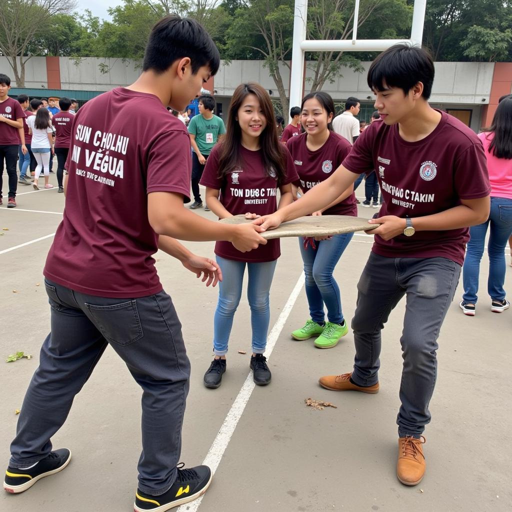 Sinh viên Đại học Tôn Đức Thắng tham gia hoạt động ngoại khóa